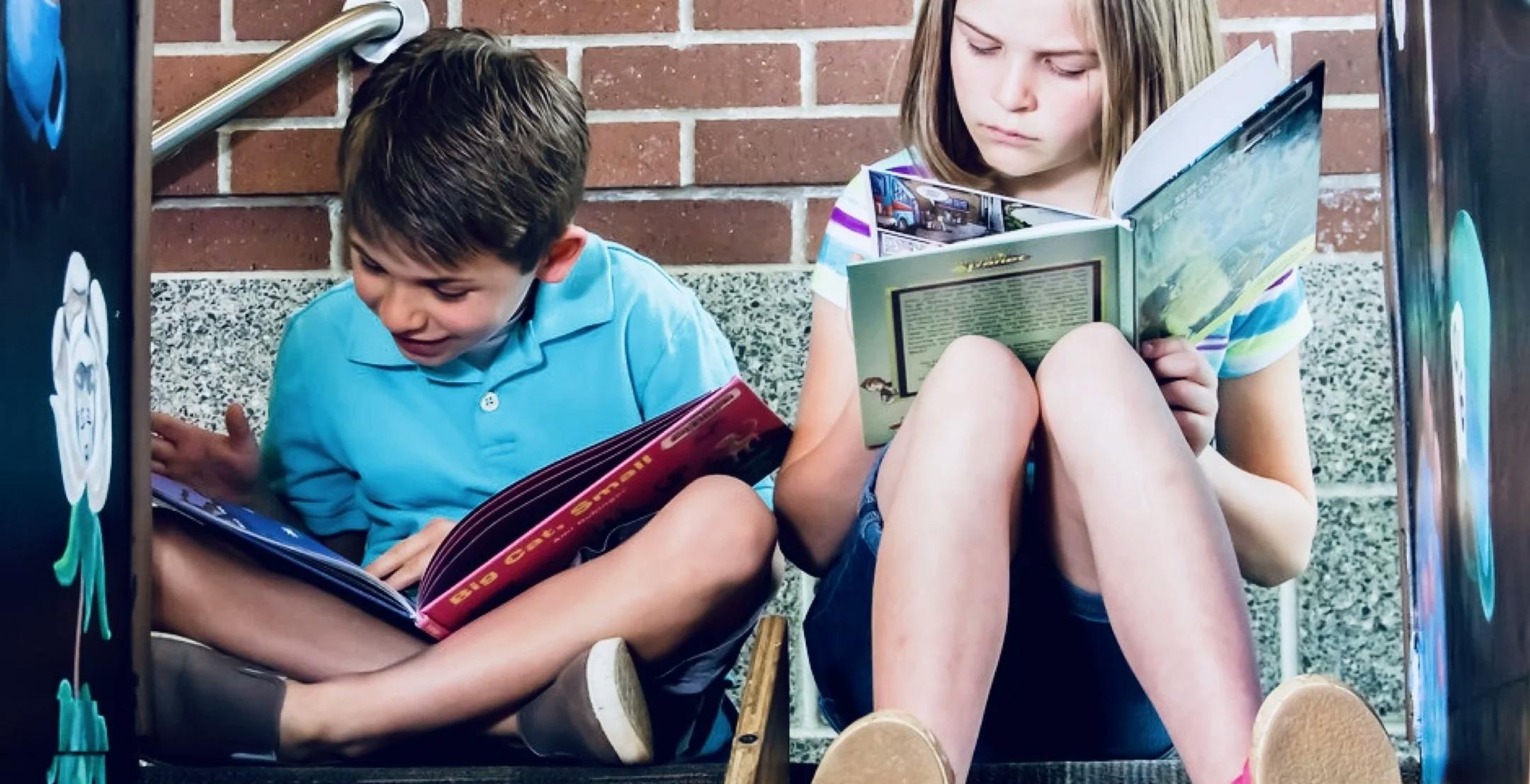 To barn som leser.